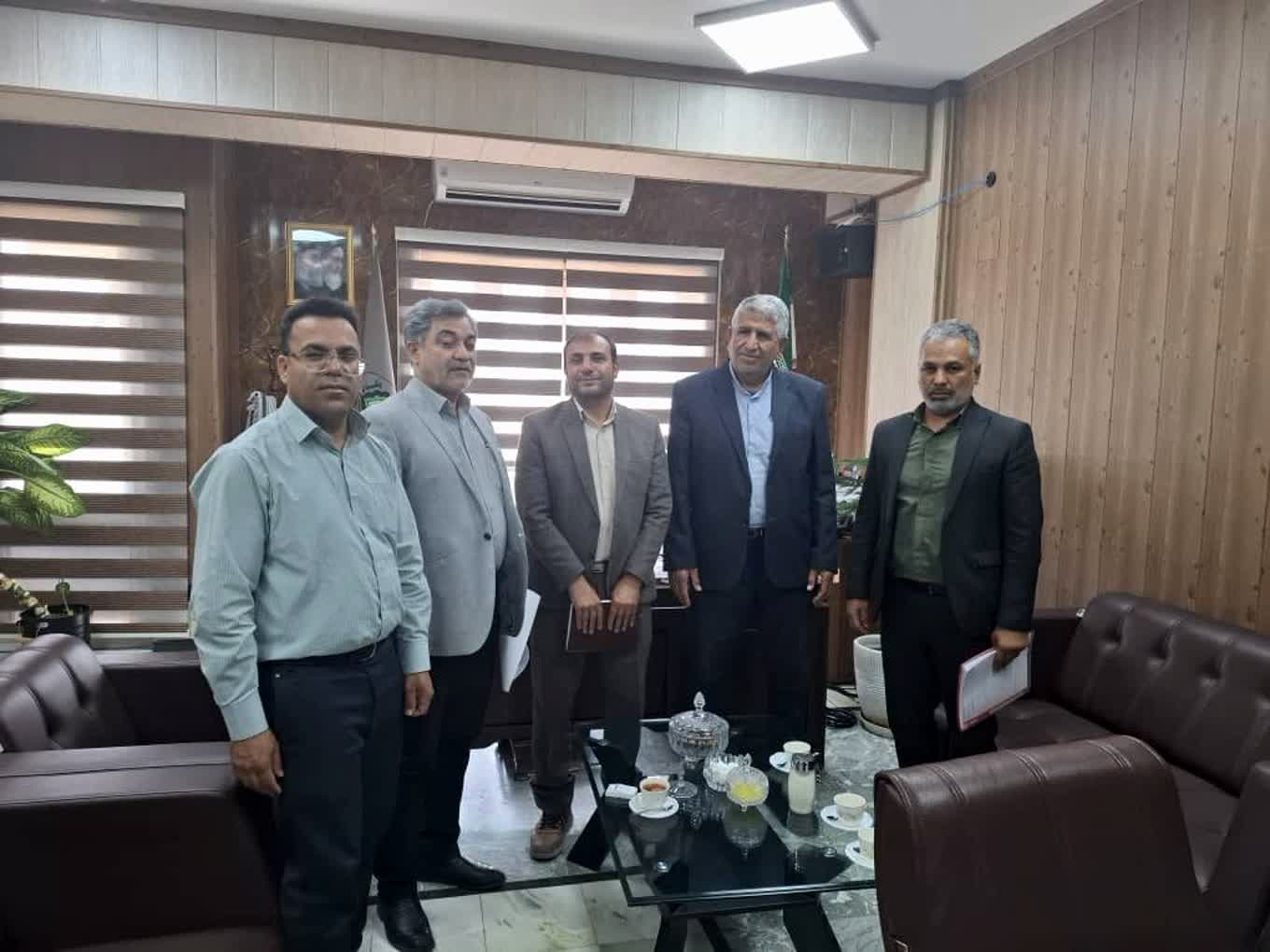 پیگیری مشکلات سنگ‌شکن شهرداری در دیدار با مدیرکل منابع طبیعی فارس