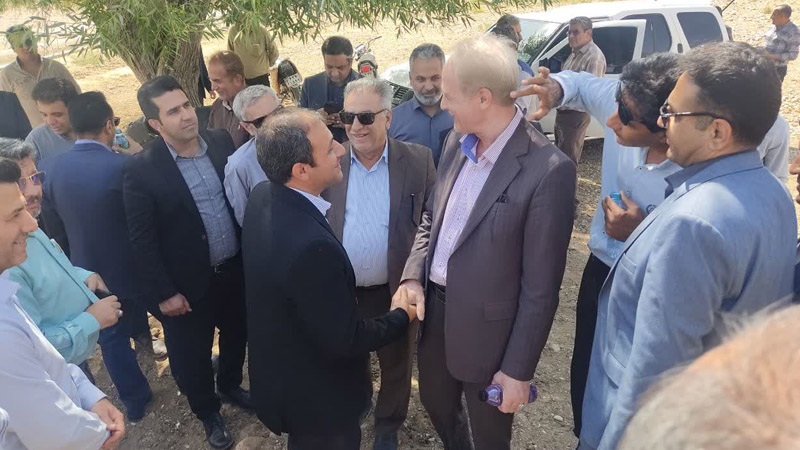 بازدید معاون وزیر جهاد کشاورزی از زمین احداث شهرک گلخانه‌ای و مجتمع دامپروری ششده