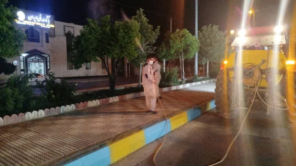 سم‌پاشی درختان شهر توسط شهرداری ششده جهت مقابله با آفات